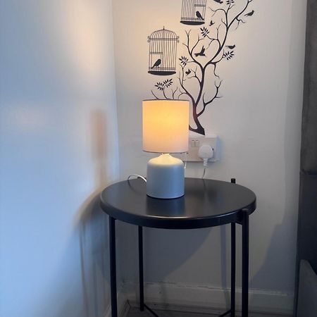 Modern Room In A 4 Bedroom Flat In London, Shared Bathroom! 外观 照片