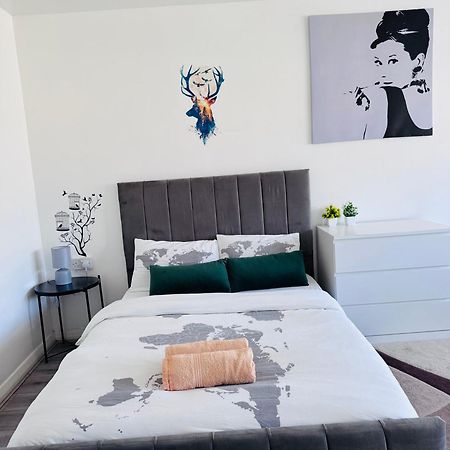 Modern Room In A 4 Bedroom Flat In London, Shared Bathroom! 外观 照片