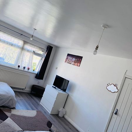 Modern Room In A 4 Bedroom Flat In London, Shared Bathroom! 外观 照片