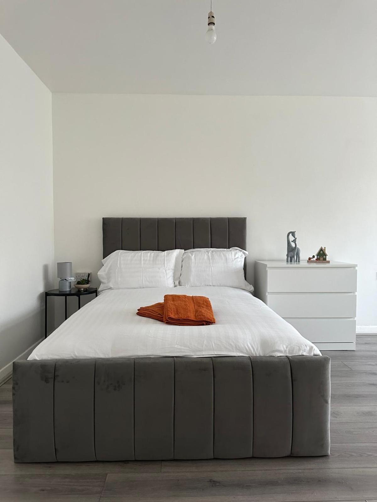 Modern Room In A 4 Bedroom Flat In London, Shared Bathroom! 外观 照片