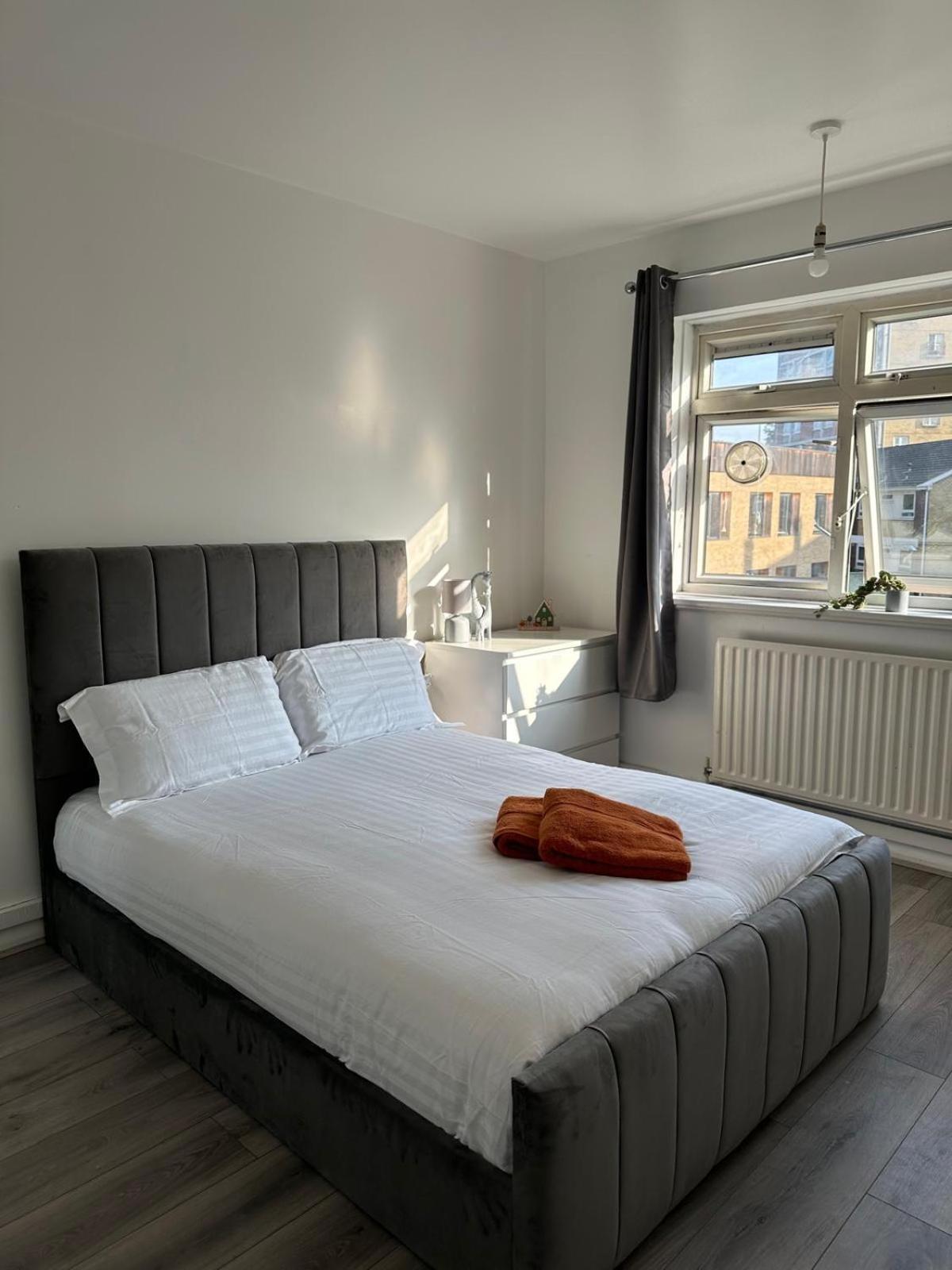Modern Room In A 4 Bedroom Flat In London, Shared Bathroom! 外观 照片