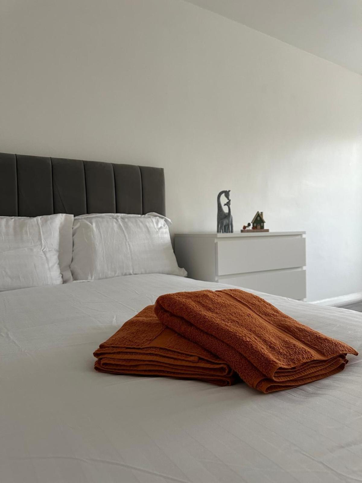 Modern Room In A 4 Bedroom Flat In London, Shared Bathroom! 外观 照片