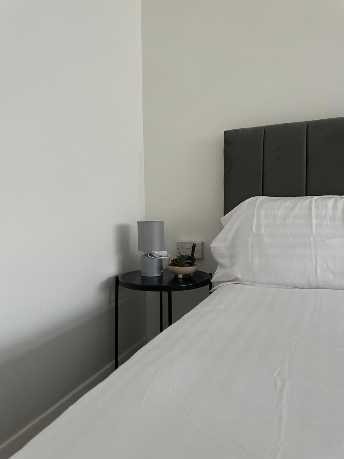 Modern Room In A 4 Bedroom Flat In London, Shared Bathroom! 外观 照片