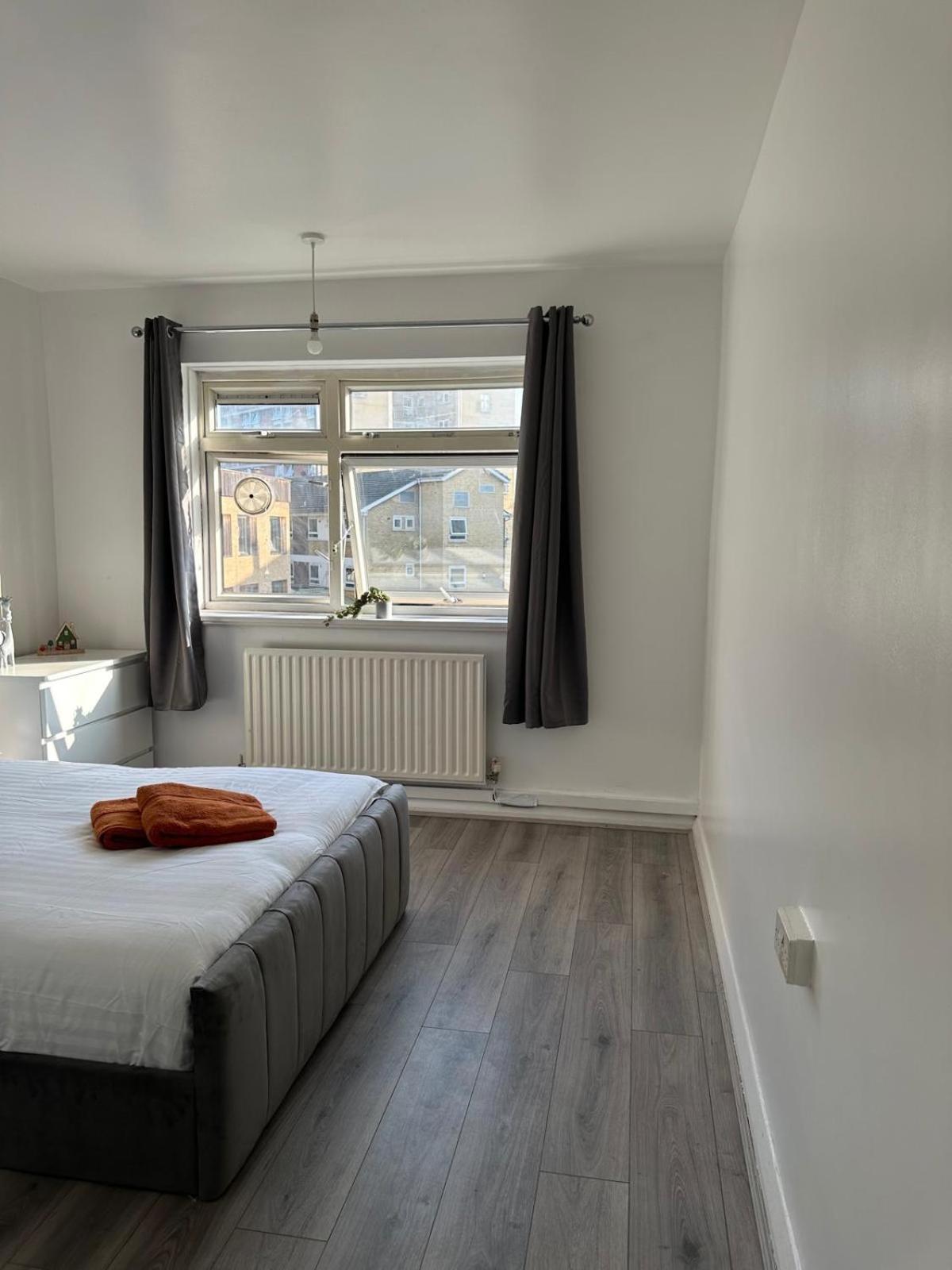 Modern Room In A 4 Bedroom Flat In London, Shared Bathroom! 外观 照片