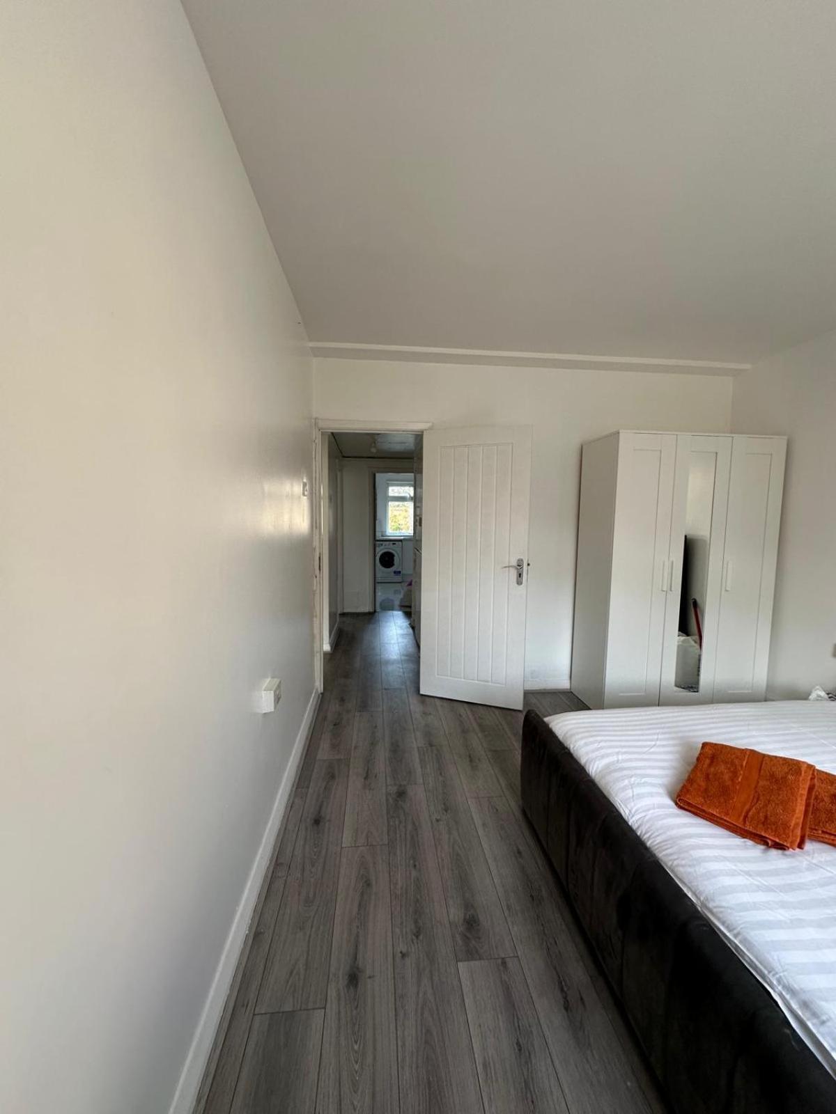 Modern Room In A 4 Bedroom Flat In London, Shared Bathroom! 外观 照片