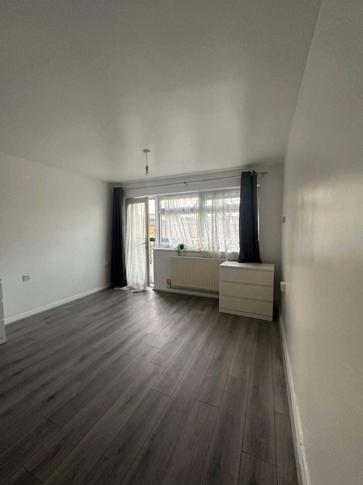 Modern Room In A 4 Bedroom Flat In London, Shared Bathroom! 外观 照片