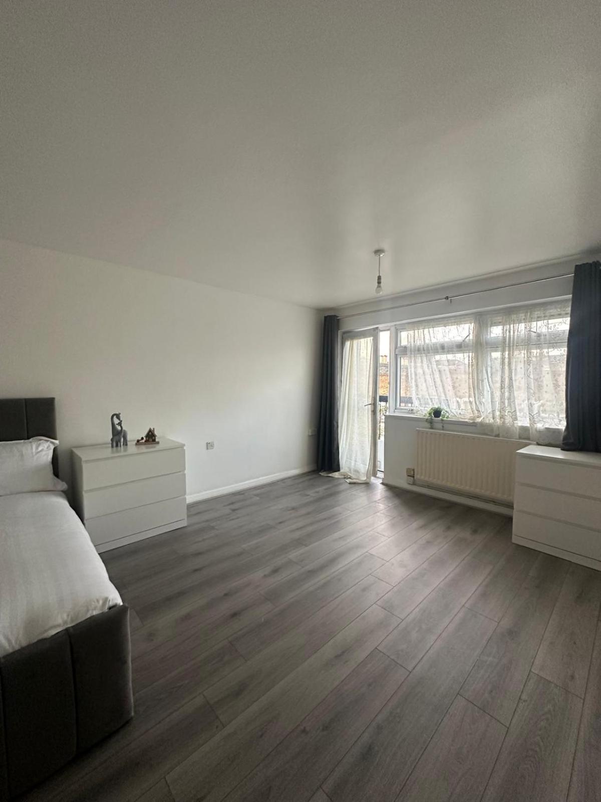 Modern Room In A 4 Bedroom Flat In London, Shared Bathroom! 外观 照片