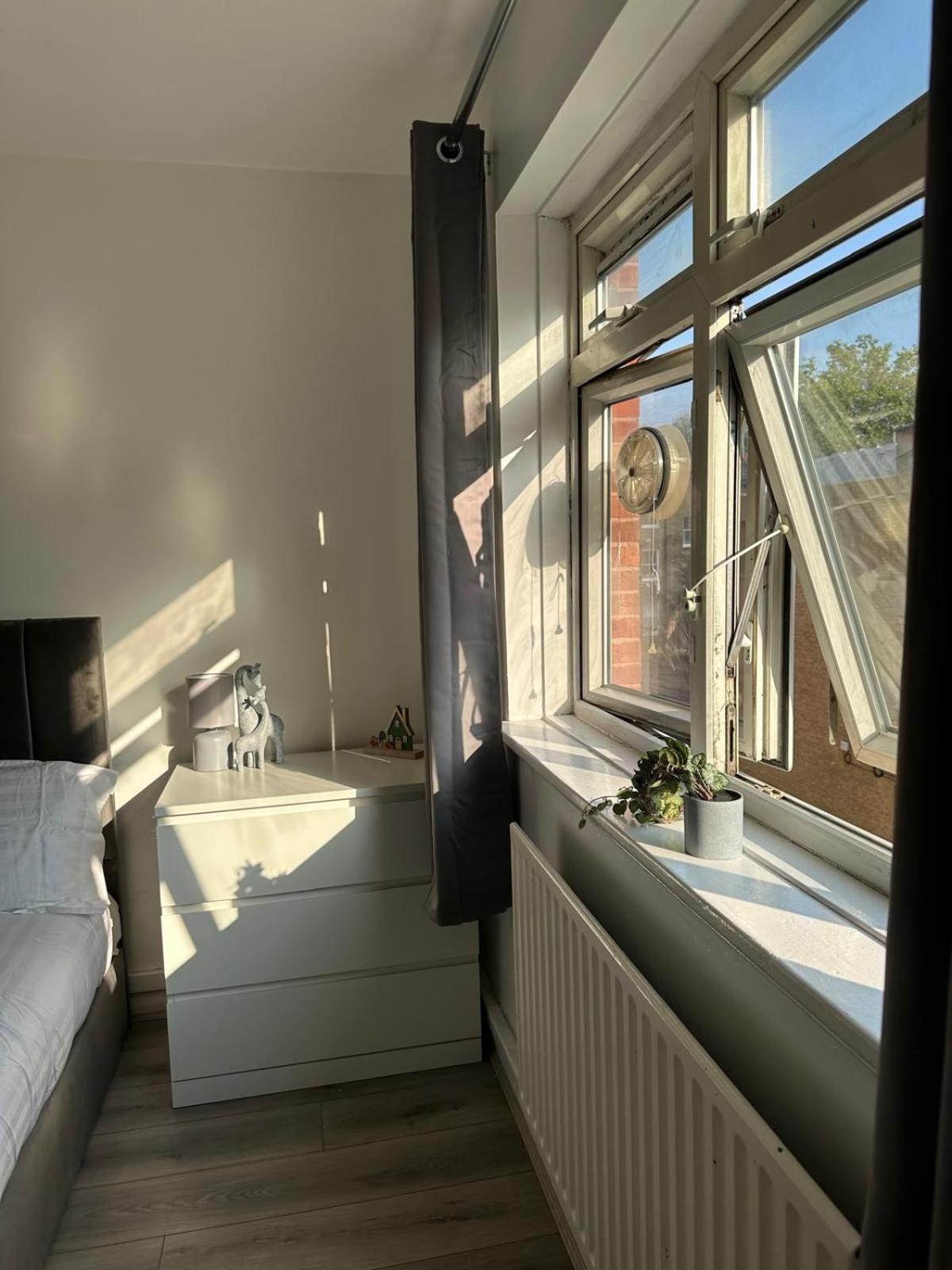 Modern Room In A 4 Bedroom Flat In London, Shared Bathroom! 外观 照片