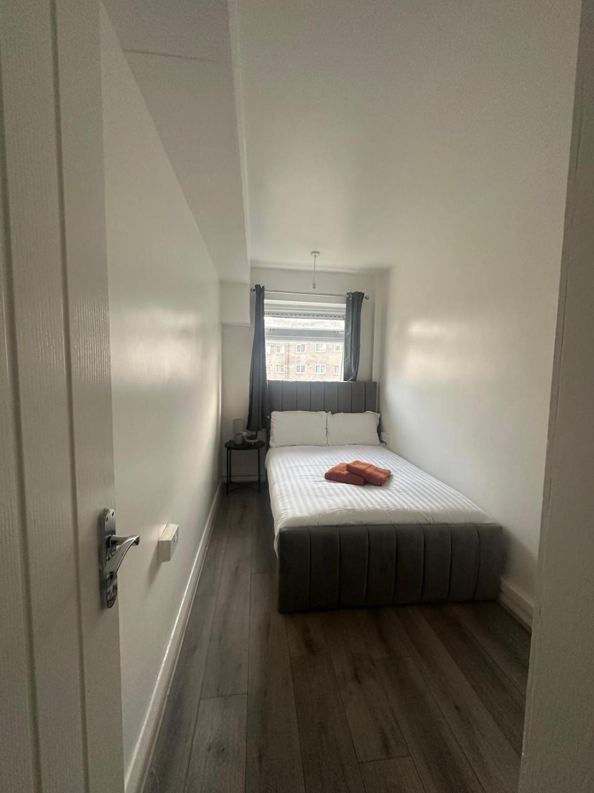 Modern Room In A 4 Bedroom Flat In London, Shared Bathroom! 外观 照片