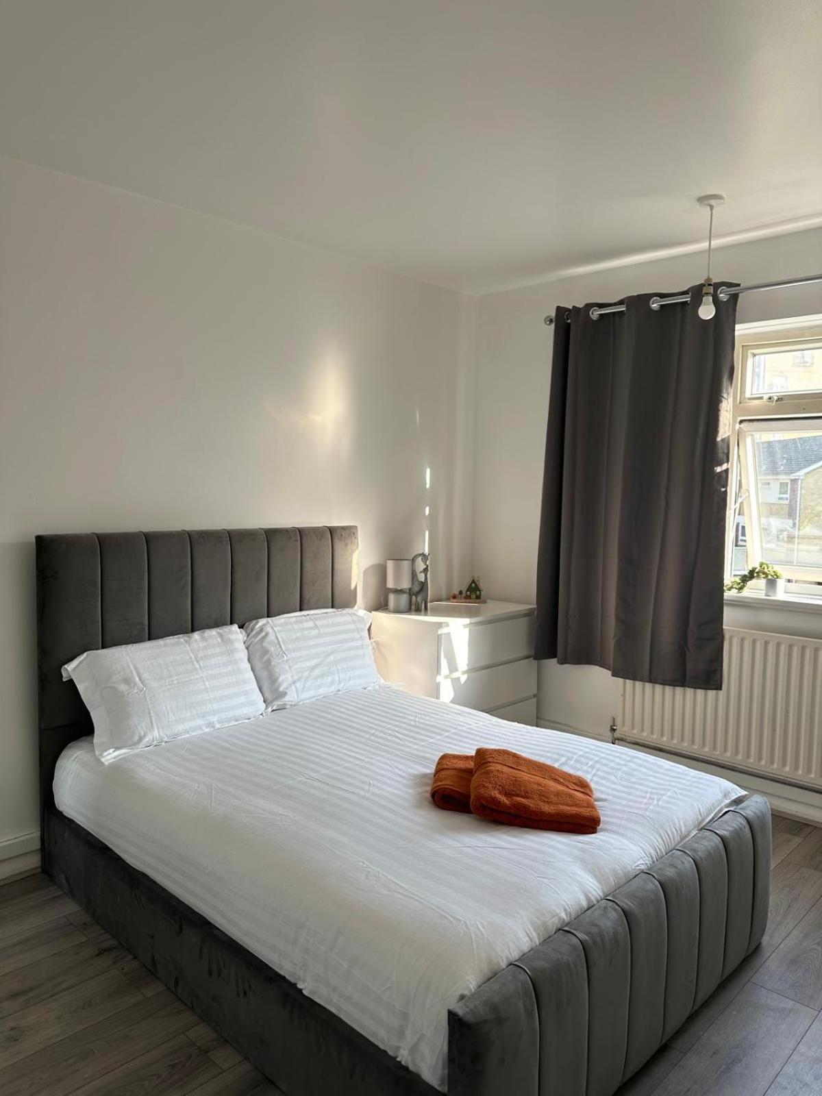 Modern Room In A 4 Bedroom Flat In London, Shared Bathroom! 外观 照片