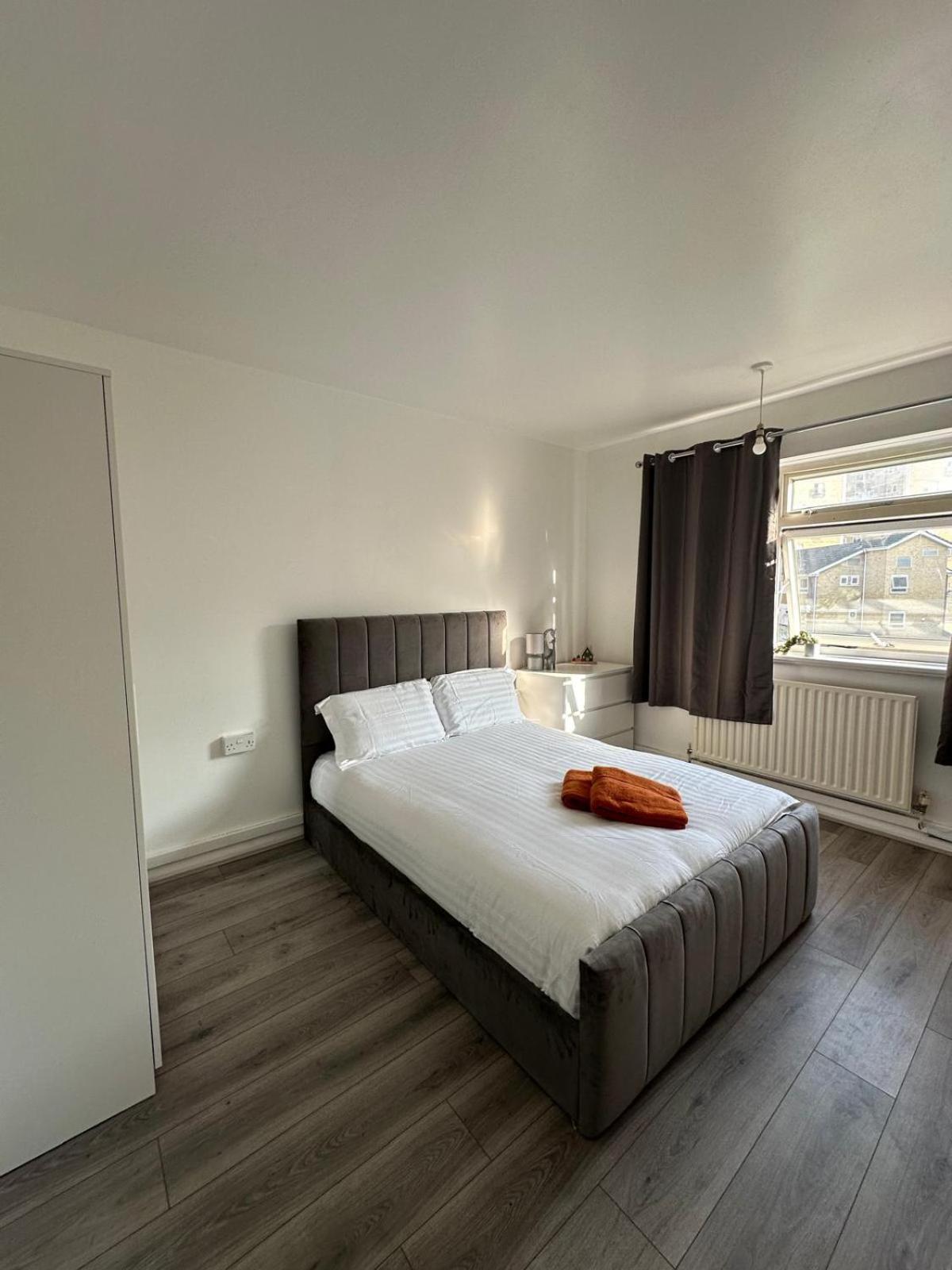 Modern Room In A 4 Bedroom Flat In London, Shared Bathroom! 外观 照片