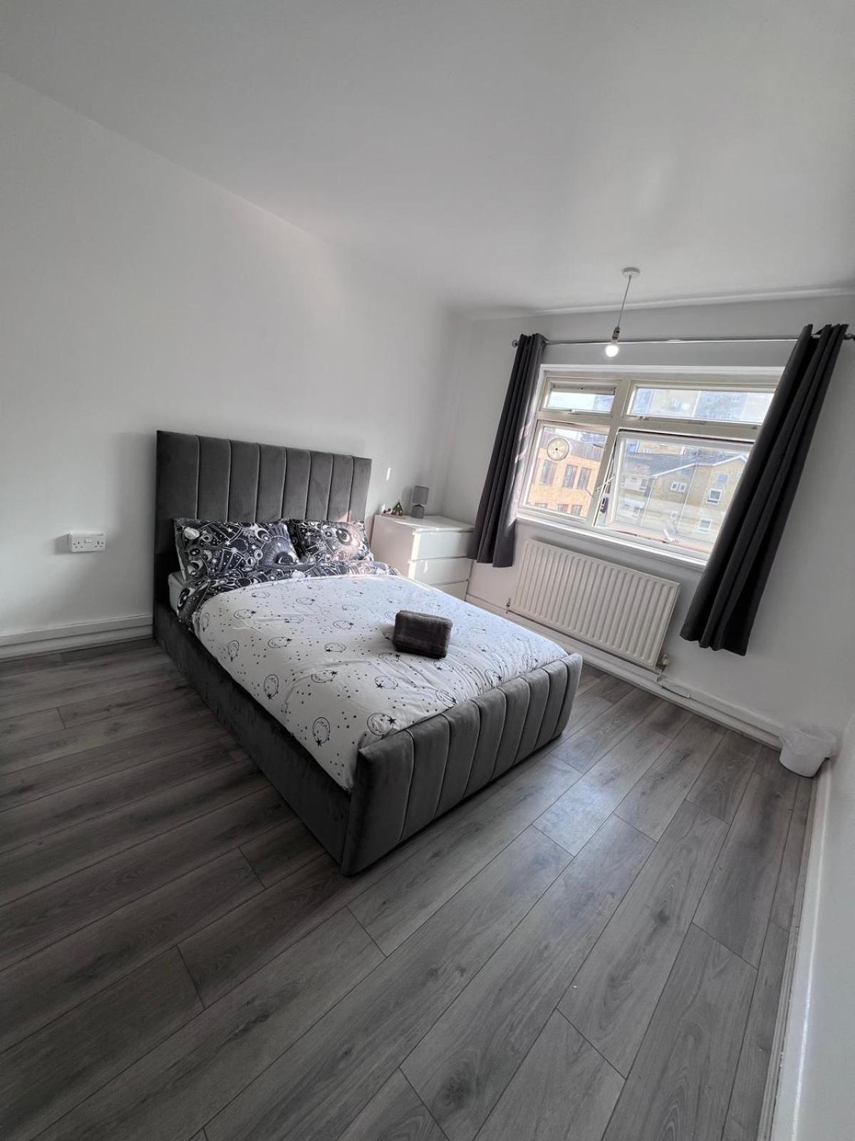 Modern Room In A 4 Bedroom Flat In London, Shared Bathroom! 外观 照片