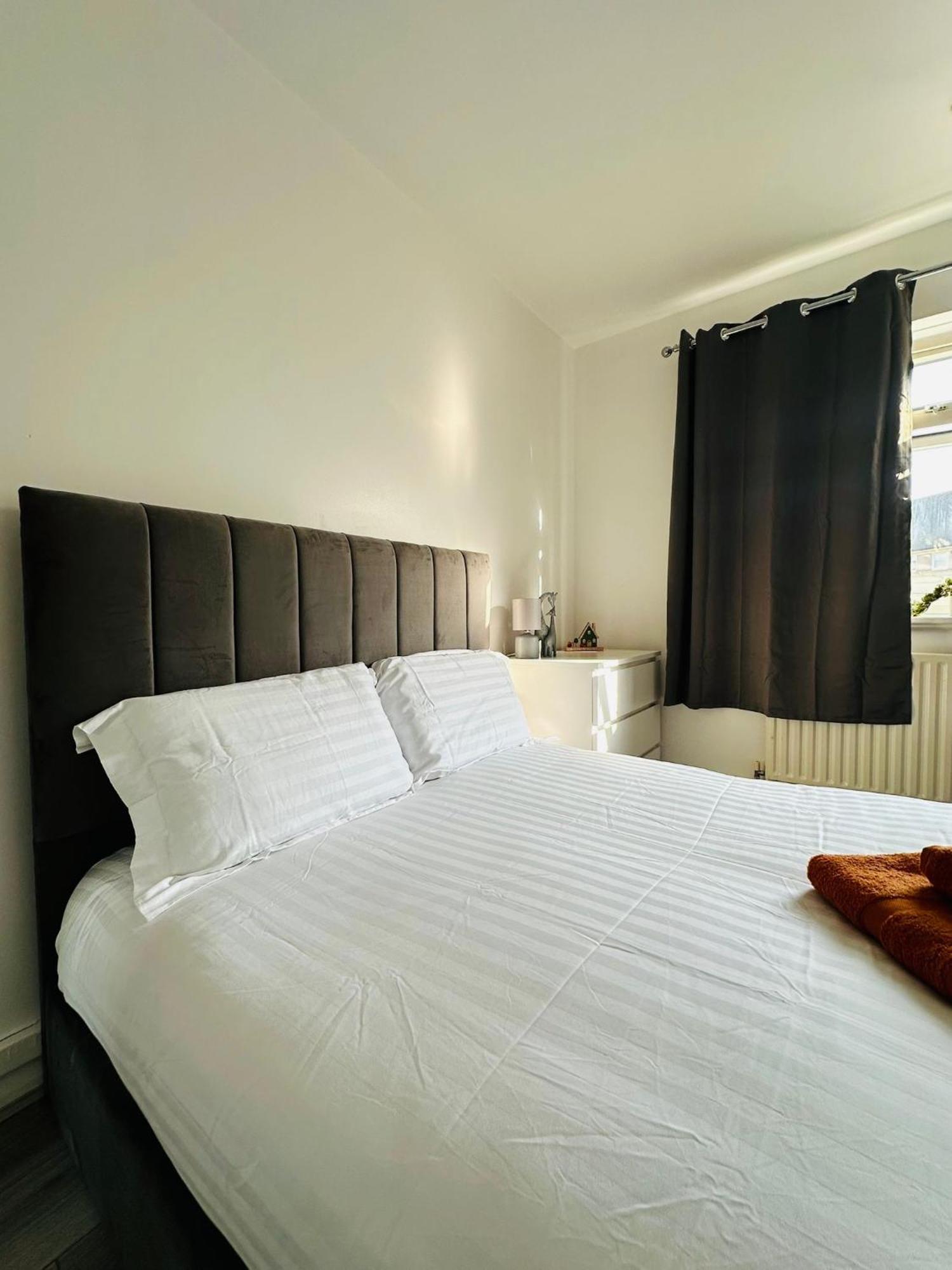 Modern Room In A 4 Bedroom Flat In London, Shared Bathroom! 外观 照片