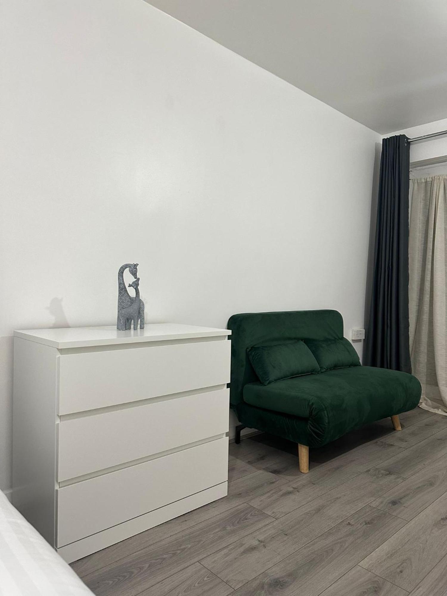 Modern Room In A 4 Bedroom Flat In London, Shared Bathroom! 外观 照片